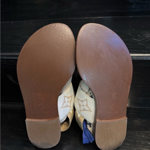 Louis Vuitton FORMENTERA
SANDAL Size 37 Excellent condition -duster bag included - Picture 3 of 7